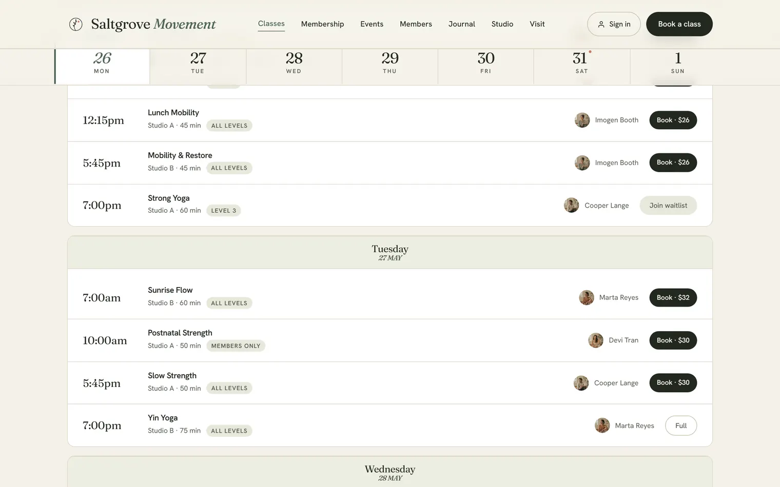 The weekly class schedule with day tabs, teachers and booking buttons